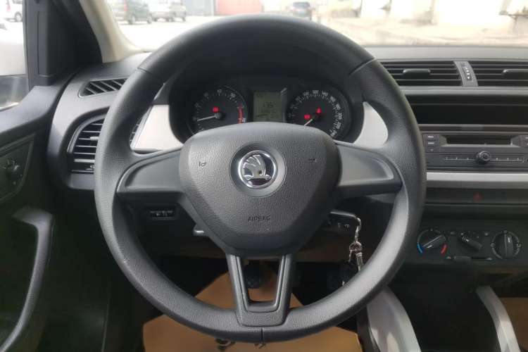 Used Skoda Fabia 2015 1.4L Manual Front-Wheel Drive Model Interior 2