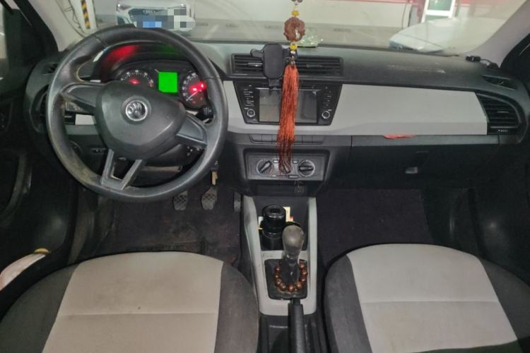 Used Skoda Fabia 2015 1.4L Manual Front-Wheel Drive Model Interior 2