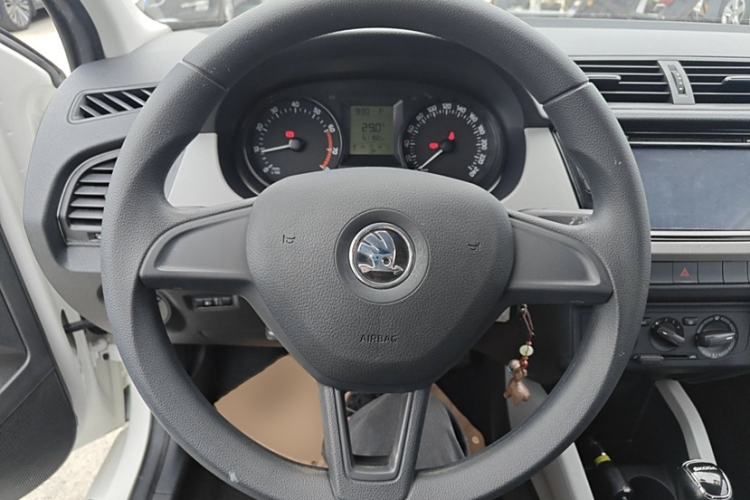 Used Skoda Fabia 2015 1.4L Automatic Front-Drive Model Interior 2