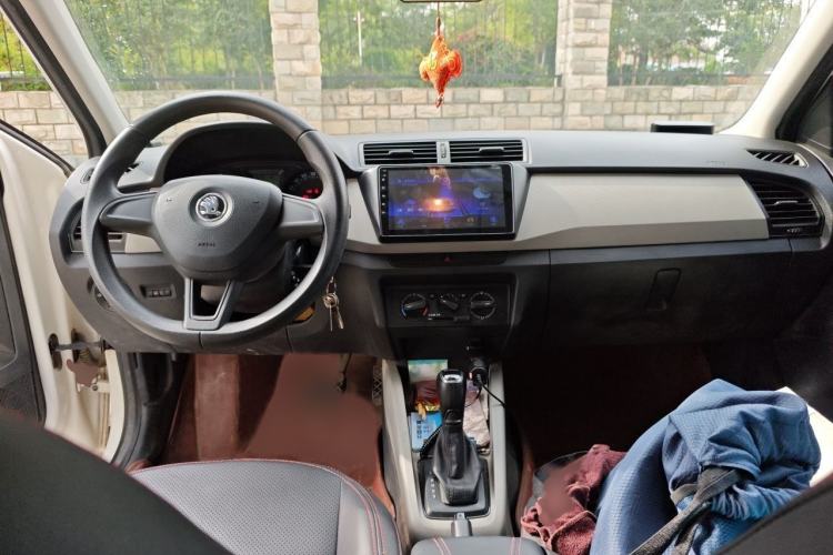 Used Skoda Fabia 2015 1.4L Automatic Front-Drive Model Interior 2