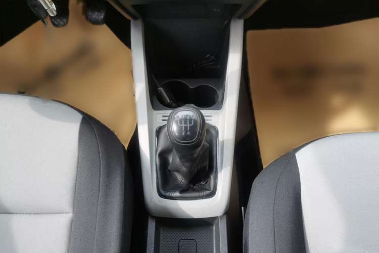 Used Skoda Fabia 2015 1.4L Manual Front-Wheel Drive Model Interior 3
