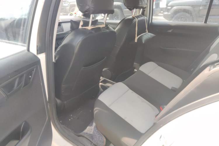 Used Skoda Fabia 2015 1.4L Manual Front-Wheel Drive Model Interior 3