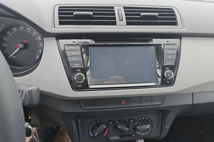 Used Skoda Fabia 2015 1.4L Automatic Front-Drive Model Interior 3