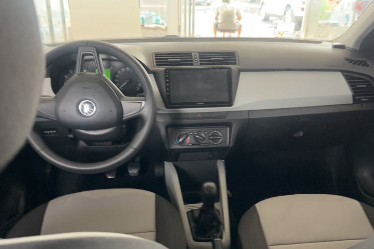 Used Skoda Fabia 2015 1.4L Manual Front-Wheel Drive Model Interior 3