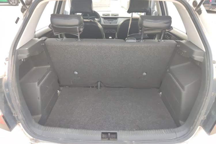 Used Skoda Fabia 2015 1.4L Manual Front-Wheel Drive Model Interior 5