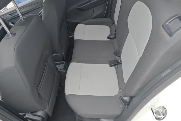 Used Skoda Fabia 2015 1.4L Automatic Front-Drive Model Interior 6