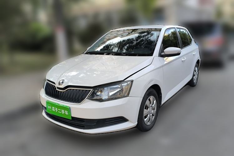 Used Skoda Fabia 2015 1.4L Manual Front-Wheel Drive Model Guazi used car, China used car export, Used car for sale, Used Skoda cars, Cheapest cars for sale