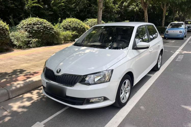 Skoda Fabia 2015 1.4L Automatic Chuanxing Edition d’occasion Guazi used car, China used car export, Used car for sale, Used  cars, Cheapest cars for sale