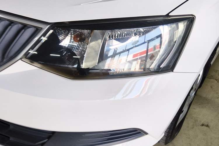 Used Skoda Fabia 2015 1.4L Automatic Front-Drive Model Left Front Headlight