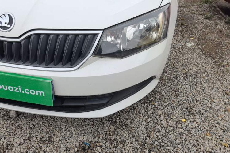 Used Skoda Fabia 2015 1.4L Manual Front-Wheel Drive Model Left Front Headlight