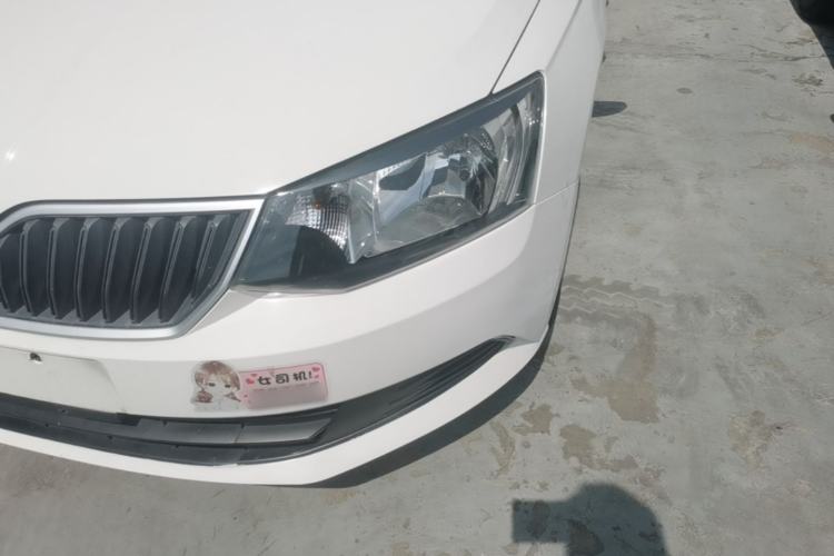 Used Skoda Fabia 2015 1.4L Automatic Front-Drive Model Left Front Headlight