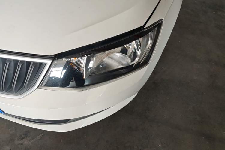 Used Skoda Fabia 2015 1.4L Manual Front-Wheel Drive Model Left Front Headlight