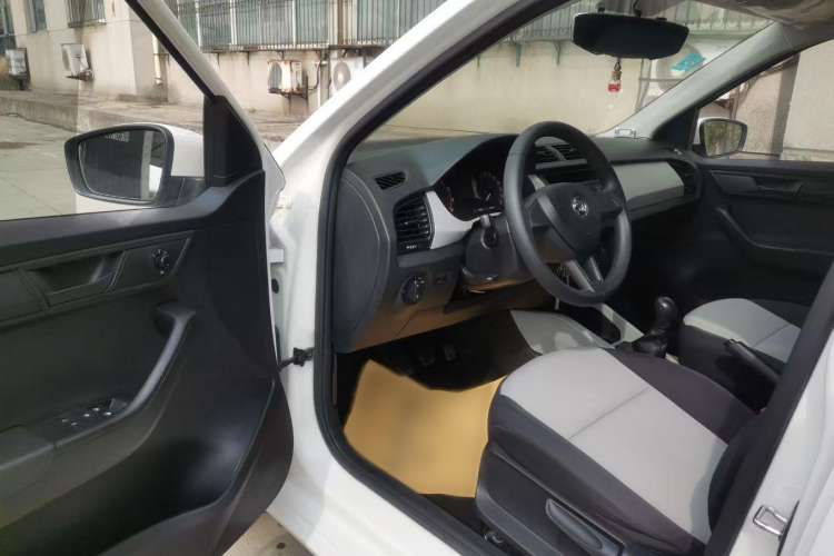 Used Skoda Fabia 2015 1.4L Manual Front-Wheel Drive Model Left Front Seat