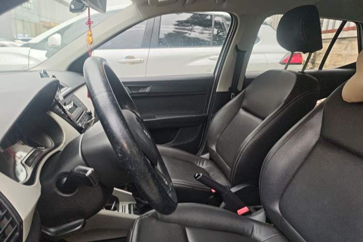 Used Skoda Fabia 2015 1.4L Automatic Front-Drive Model Left Front Seat