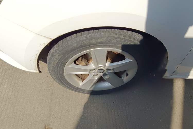 Used Skoda Fabia 2015 1.6L Automatic Chuanxing Edition Left Front Wheel Hub