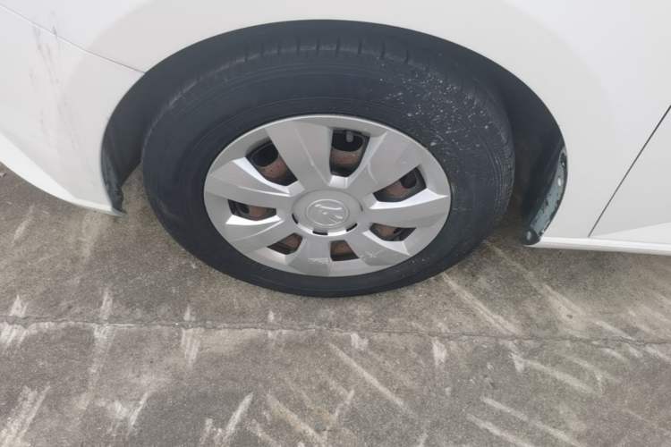 Used Skoda Fabia 2015 1.4L Automatic Front-Drive Model Left Front Wheel Hub