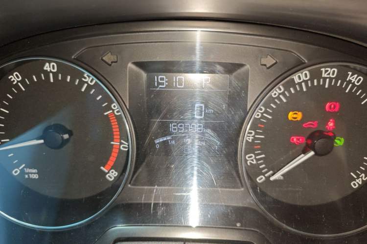 Used Skoda Fabia 2015 1.6L Automatic Chuanxing Edition Odometer Close Up