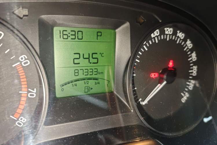 Used Skoda Fabia 2015 1.4L Automatic Front-Drive Model Odometer Close Up