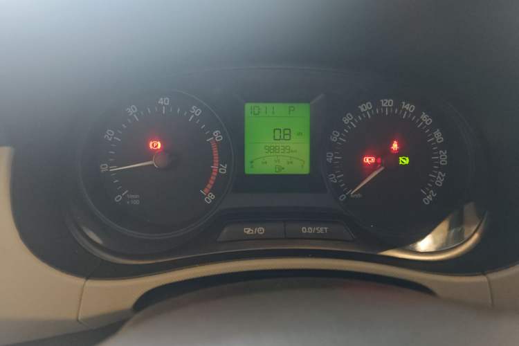 Used Skoda Fabia 2015 1.4L Automatic Front-Drive Model Odometer Close Up