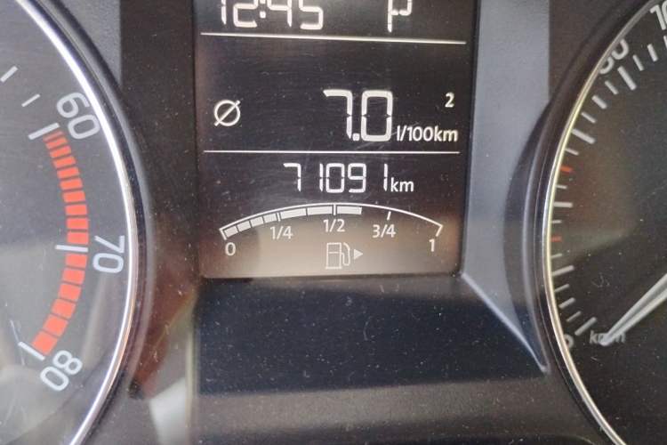 Used Skoda Fabia 2015 1.6L Automatic Sport Edition Odometer Close Up