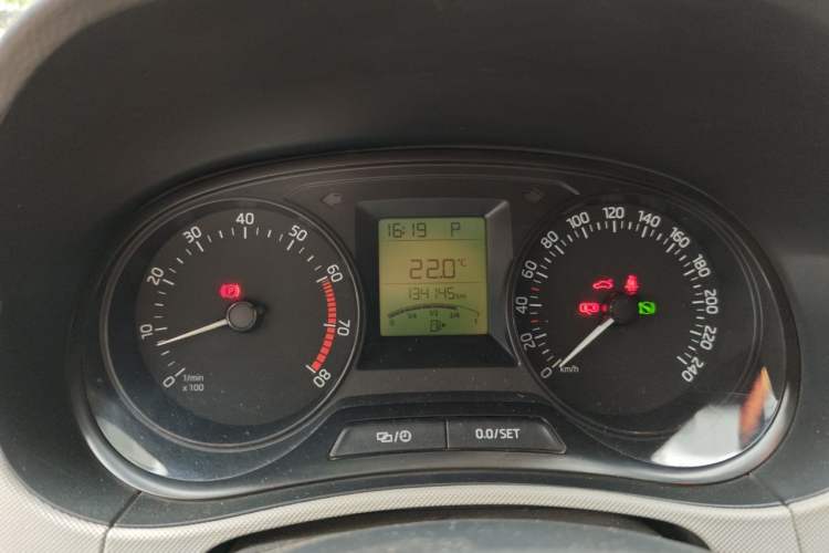 Used Skoda Fabia 2015 1.4L Automatic Front-Drive Model Odometer Close Up