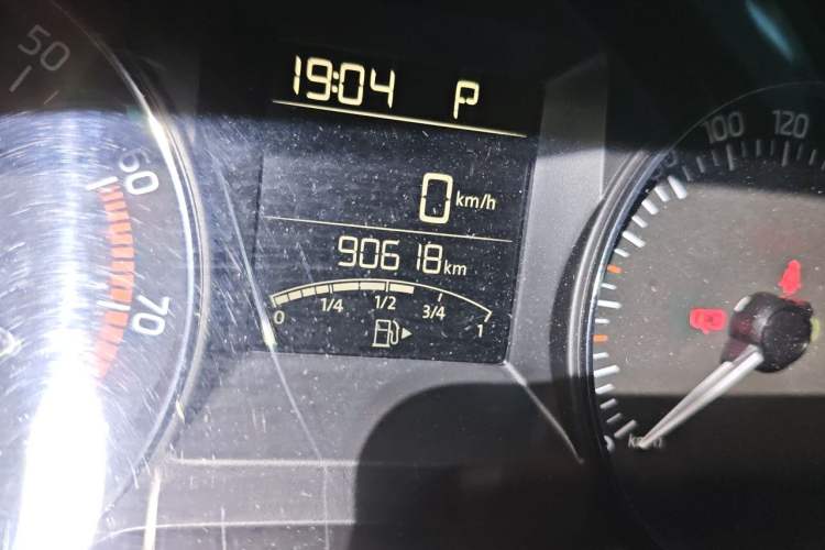 Used Skoda Fabia 2015 1.6L Automatic Sport Edition Odometer Close Up
