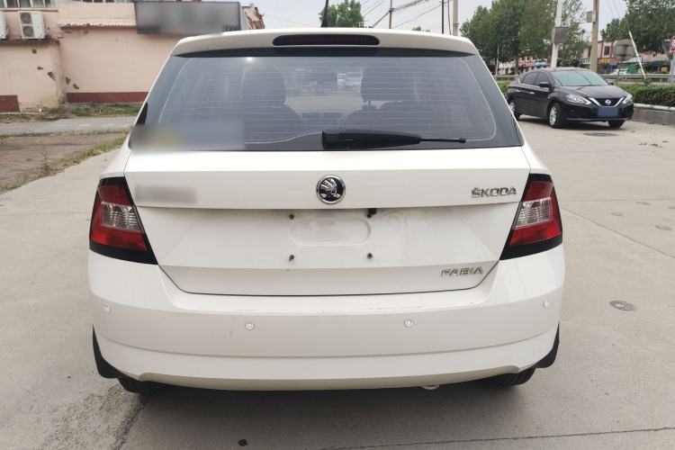 Used Skoda Fabia 2015 1.4L Automatic Front-Drive Model Rear