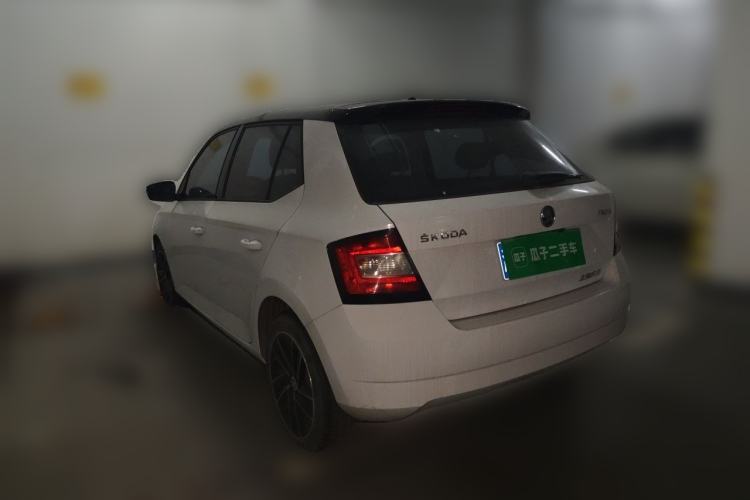 Used Skoda Fabia 2015 1.6L Automatic Sport Edition Rear Left 45 Deg