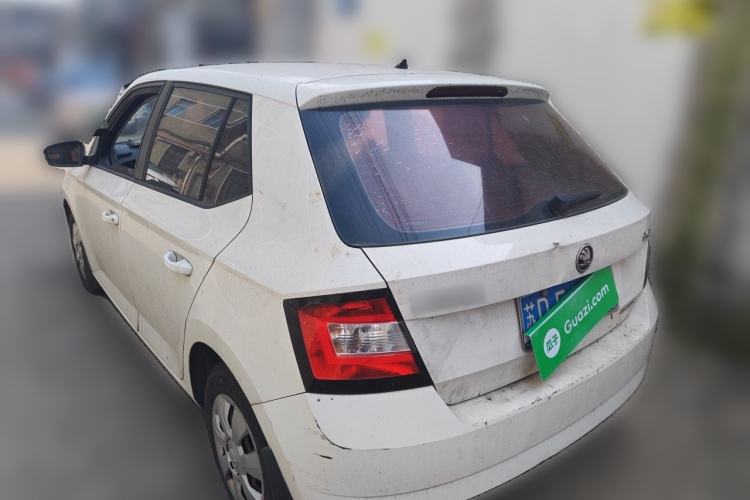 Used Skoda Fabia 2015 1.4L Manual Front-Wheel Drive Model Rear Left 45 Deg