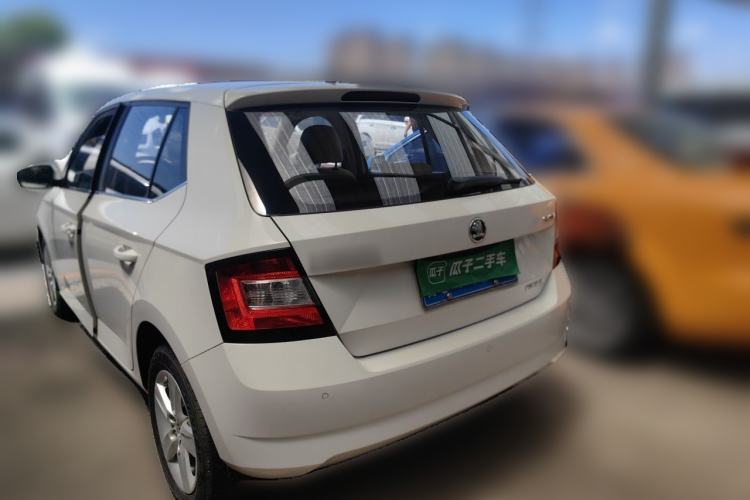 Used Skoda Fabia 2015 1.4L Automatic Chuanxing Edition Rear Left 45 Deg