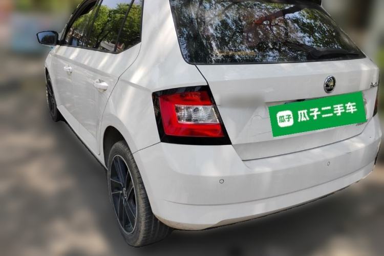 Used Skoda Fabia 2015 1.6L Automatic Sport Edition Rear Left 45 Deg