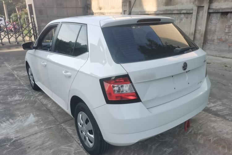Used Skoda Fabia 2015 1.4L Automatic Front-Drive Model Rear Left 45 Deg