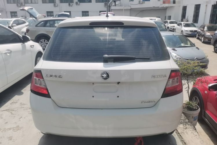 Used Skoda Fabia 2015 1.4L Automatic Front-Drive Model Rear
