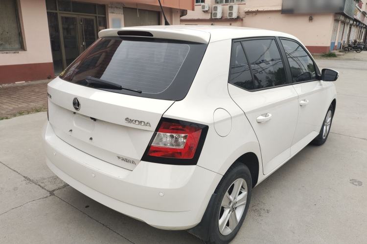 Used Skoda Fabia 2015 1.4L Automatic Front-Drive Model Rear Right 45 Deg