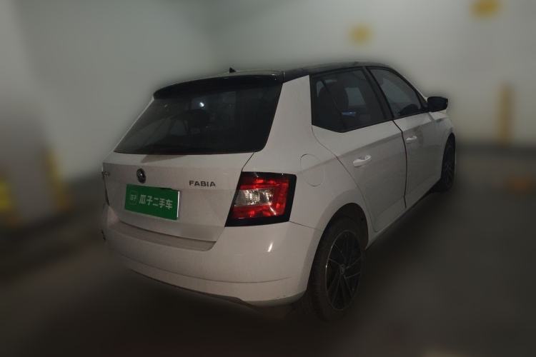 Used Skoda Fabia 2015 1.6L Automatic Sport Edition Rear Right 45 Deg