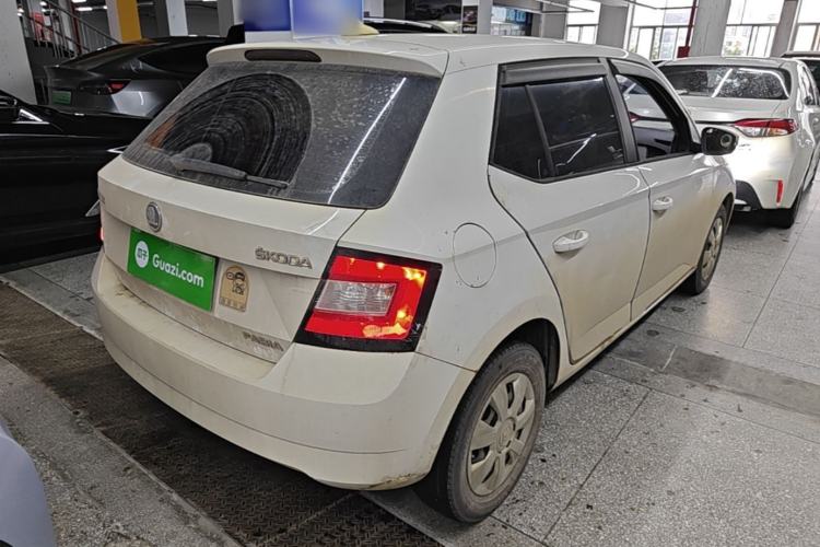 Used Skoda Fabia 2015 1.4L Automatic Front-Drive Model Rear Right 45 Deg