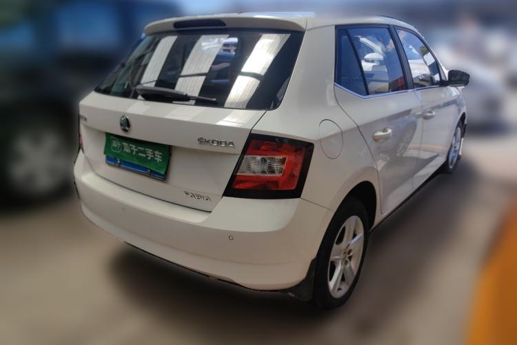 Used Skoda Fabia 2015 1.4L Automatic Chuanxing Edition Rear Right 45 Deg
