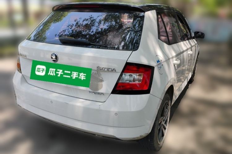 Used Skoda Fabia 2015 1.6L Automatic Sport Edition Rear Right 45 Deg