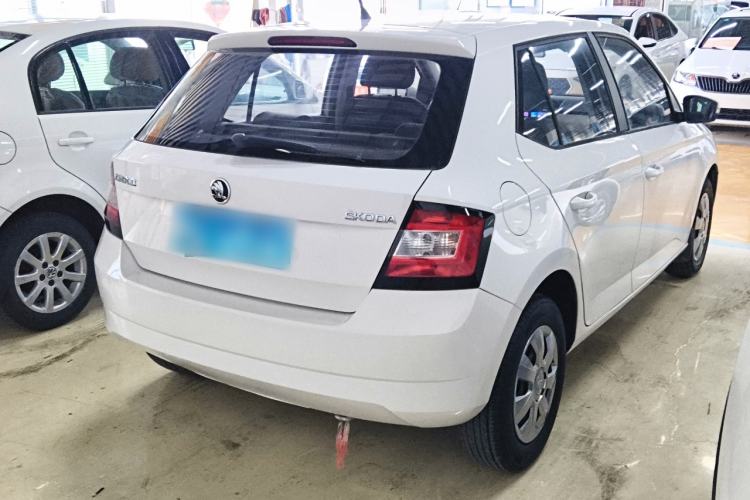 Used Skoda Fabia 2015 1.4L Automatic Front-Drive Model Rear Right 45 Deg