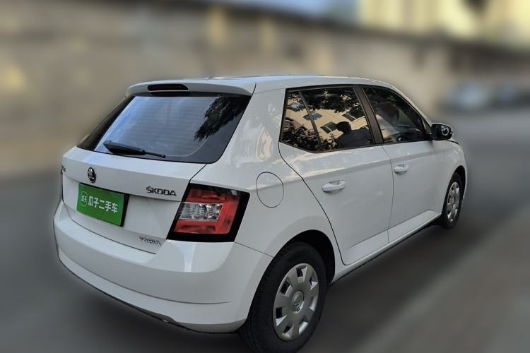 Used Skoda Fabia 2015 1.4L Manual Front-Wheel Drive Model Rear Right 45 Deg