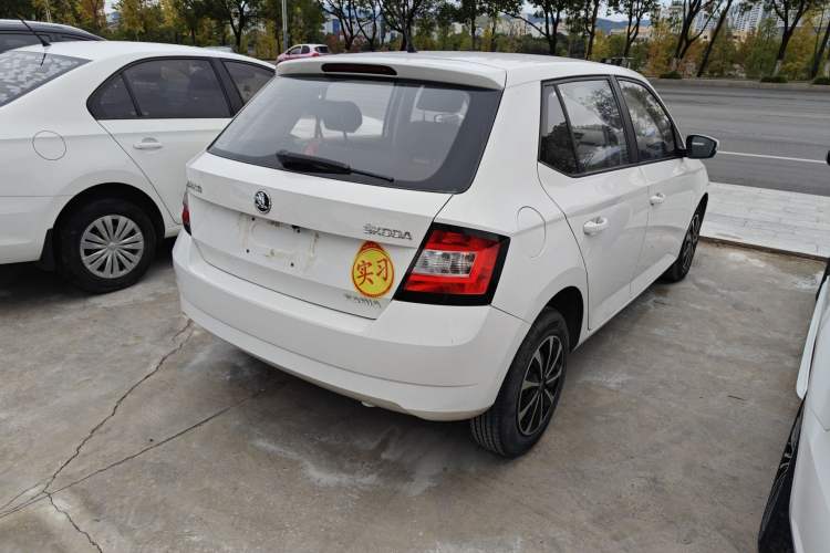 Used Skoda Fabia 2015 1.4L Automatic Front-Drive Model Rear Right 45 Deg