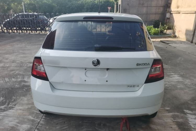 Used Skoda Fabia 2015 1.4L Automatic Front-Drive Model Rear