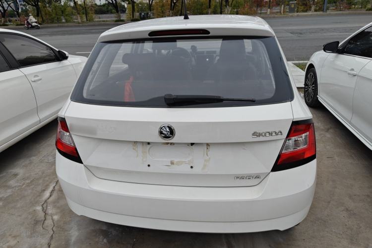 Used Skoda Fabia 2015 1.4L Automatic Front-Drive Model Rear