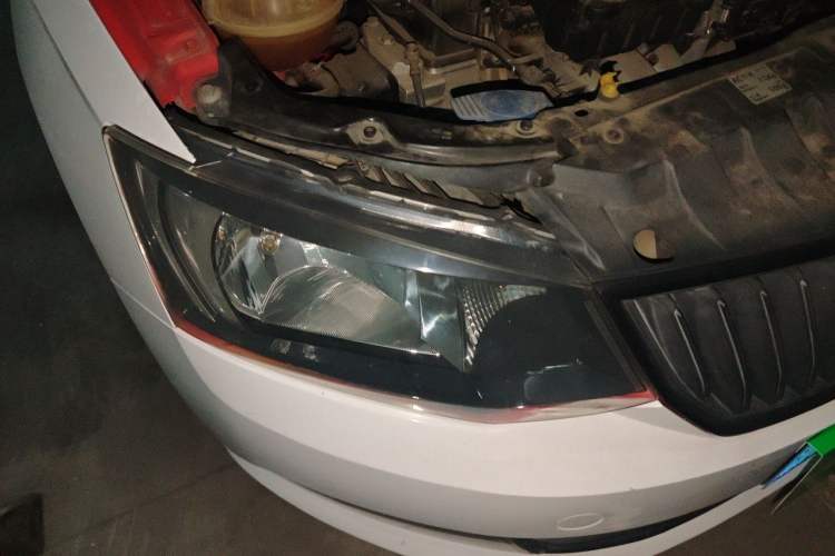 Used Skoda Fabia 2015 1.6L Automatic Sport Edition Right Front Headlight