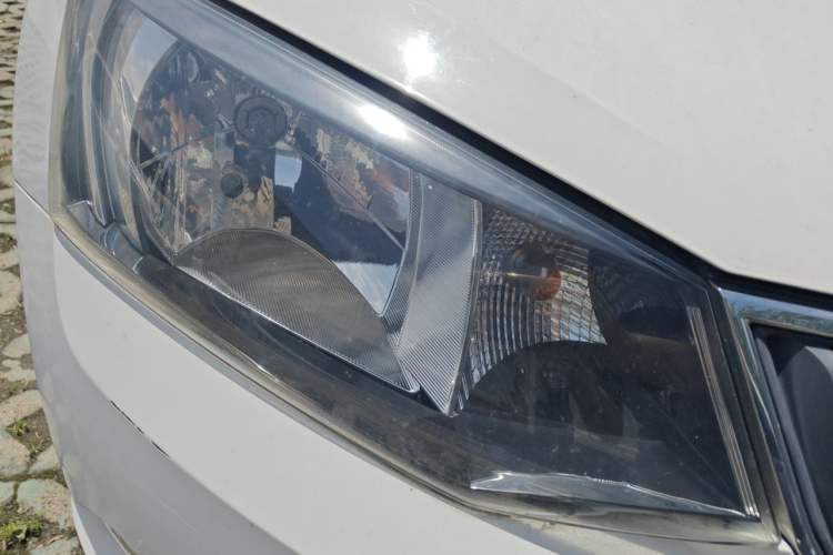 Used Skoda Fabia 2015 1.4L Automatic Chuanxing Edition Right Front Headlight