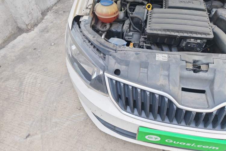 Used Skoda Fabia 2015 1.4L Manual Front-Wheel Drive Model Right Front Headlight