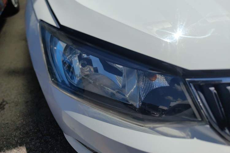 Used Skoda Fabia 2015 1.4L Automatic Chuanxing Edition Right Front Headlight