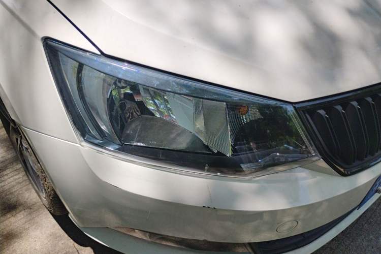 Used Skoda Fabia 2015 1.6L Automatic Sport Edition Right Front Headlight