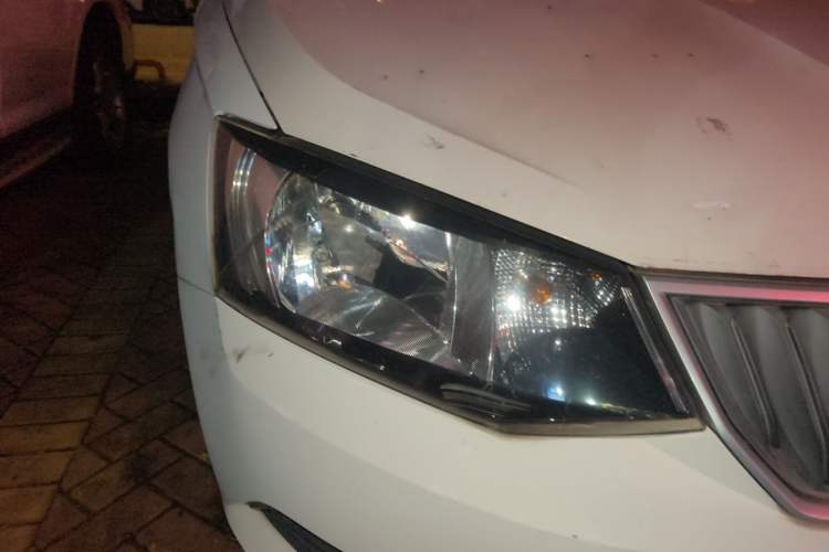 Used Skoda Fabia 2015 1.4L Manual Front-Wheel Drive Model Right Front Headlight