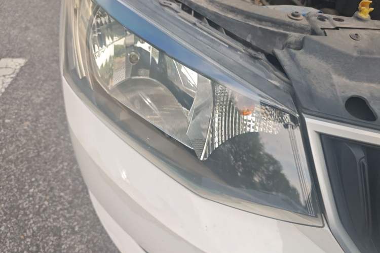 Used Skoda Fabia 2015 1.4L Manual Front-Wheel Drive Model Right Front Headlight